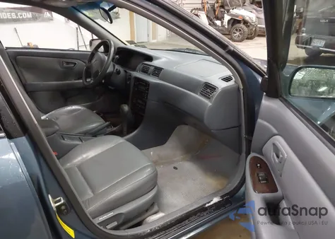 2000 Toyota Camry Xle V6 from USA, damaged, VIN 4T1BF28K0YU950111